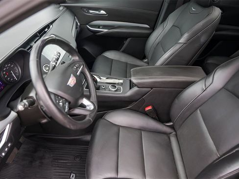 Used 2021 Cadillac XT4 Premium Luxury image 9