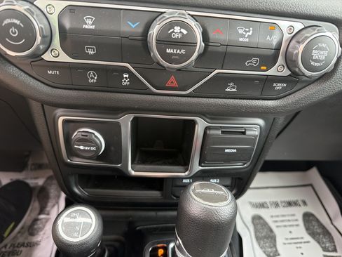 Used 2024 Jeep Gladiator Sport AWD/4WD image 23