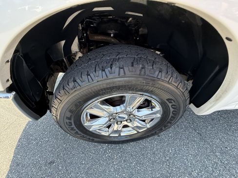 Used 2015 Ford F150 Lariat image 33