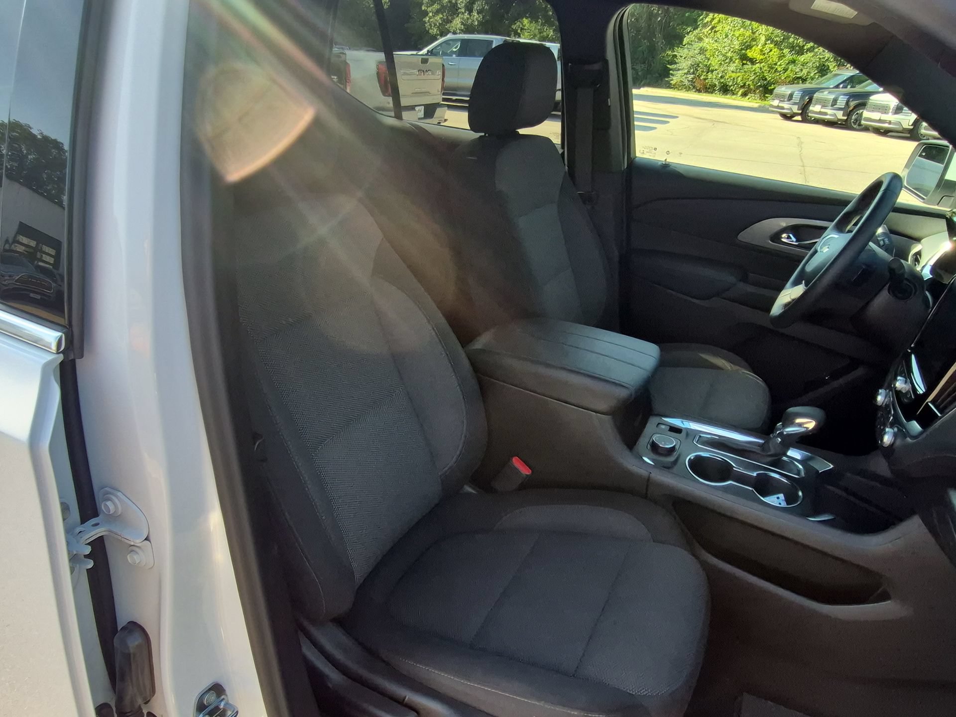 Used 2023 Chevrolet Traverse LT w/ Rear Camera Mirror Package AWD/4WD image 28