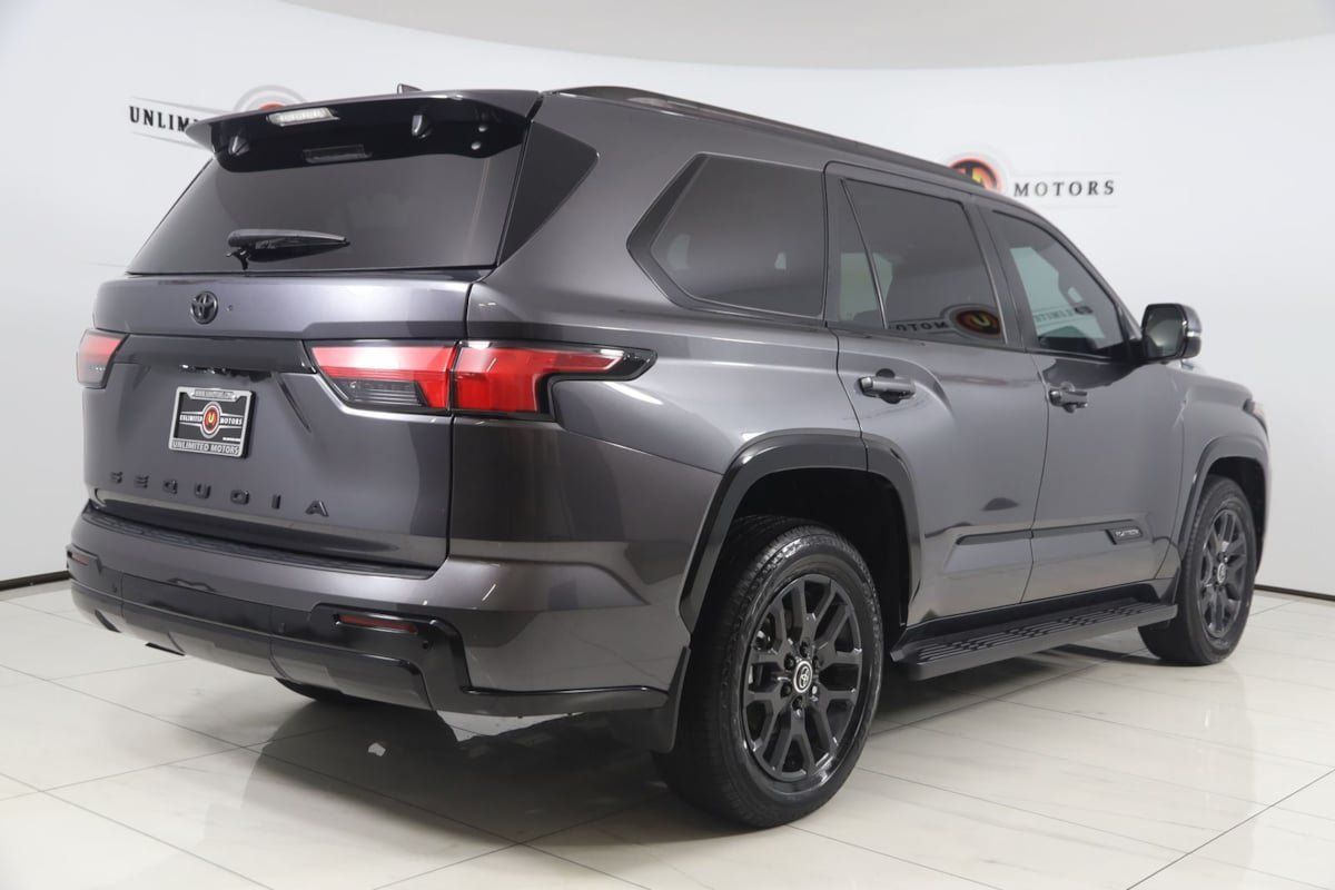Used 2024 Toyota Sequoia Platinum AWD/4WD image 3