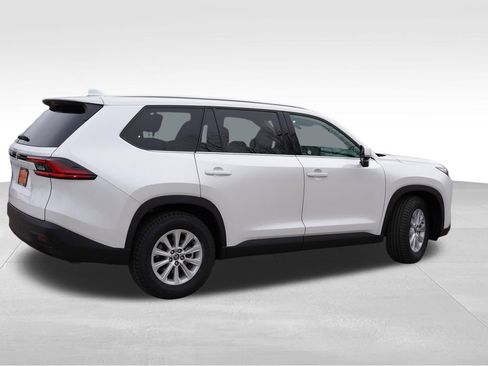 Used 2025 Toyota Grand Highlander XLE image 4