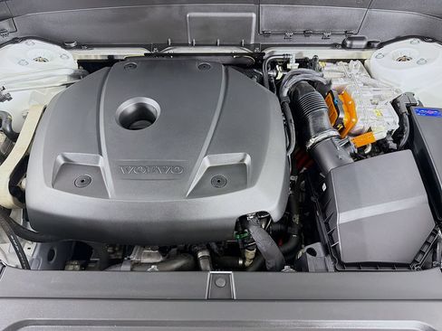 Certified 2023 Volvo XC90 T8 Plus AWD/4WD image 33