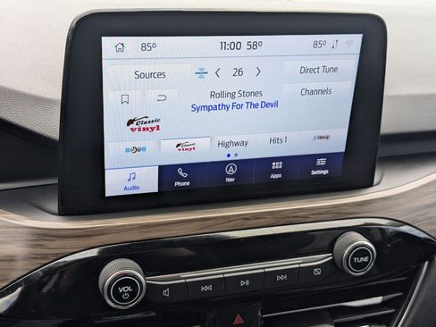 Used 2020 Ford Escape Titanium image 18