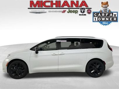 Certified 2025 Chrysler Pacifica Limited