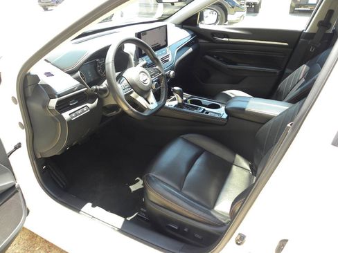 Used 2023 Nissan Altima 2.5 SR w/ SR Premium Package AWD/4WD image 13