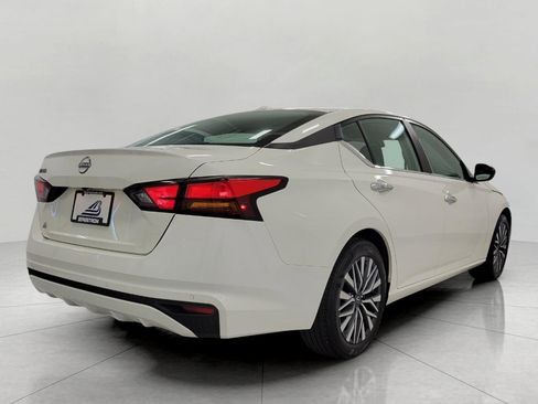 Used 2025 Nissan Altima 2.5 SV FWD image 19