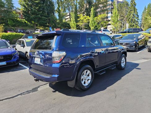 Used 2022 Toyota 4Runner SR5 Premium w/ Moonroof Package AWD/4WD image 7