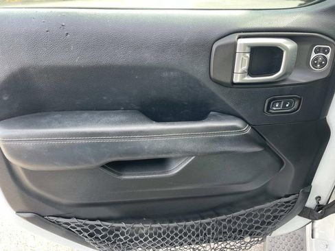 Used 2019 Jeep Wrangler Unlimited Sahara image 24