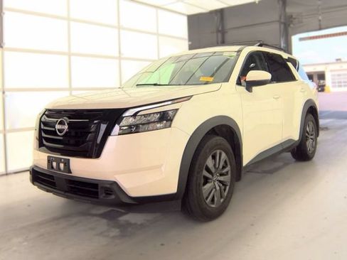 Used 2024 Nissan Pathfinder SV w/ Black Appearance Package AWD/4WD image 4