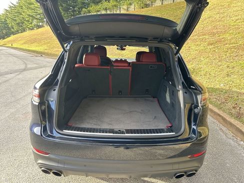 Used 2021 Porsche Cayenne S image 29