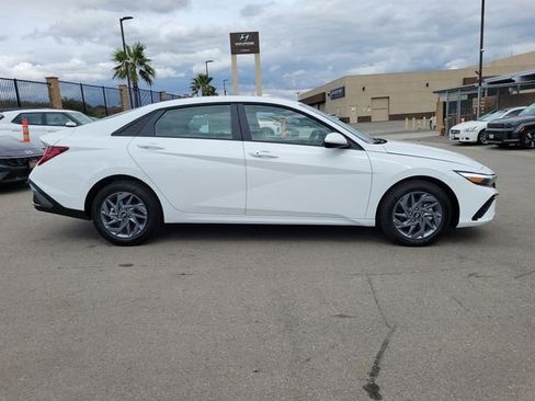New 2026 Hyundai Elantra Hybrid FWD image 30