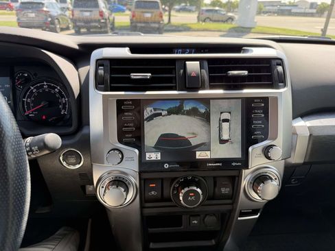 Used 2023 Toyota 4Runner SR5 Premium w/ Moonroof Package AWD/4WD image 17