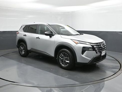 Used 2024 Nissan Rogue S AWD/4WD image 26