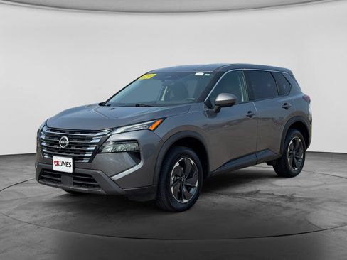 Used 2025 Nissan Rogue SV AWD/4WD image 3