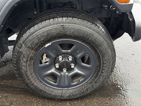 Used 2024 Jeep Gladiator Sport image 10