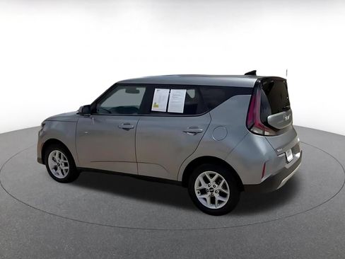 Used 2025 Kia Soul LX w/ LX Technology Package FWD image 10