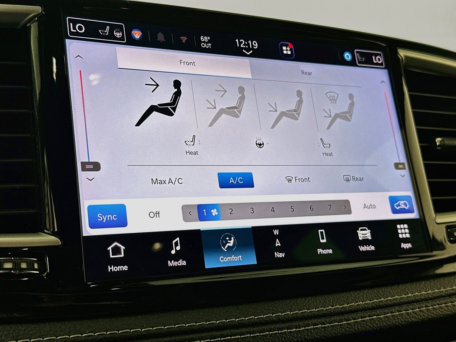 Used 2023 Chrysler Pacifica Touring-L w/ Uconnect Theater Family Group FWD image 16