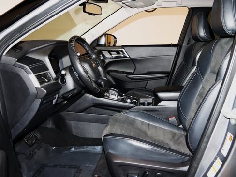 Used 2022 Mitsubishi Outlander SE image 34