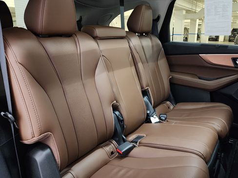 Certified 2025 Acura MDX SH-AWD w/ Technology Package image 18