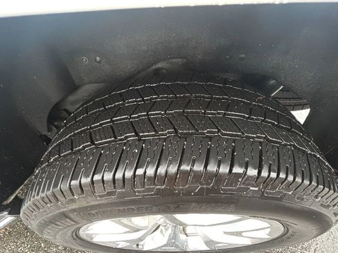 Used 2017 GMC Yukon SLT w/ Open Road Package image 13