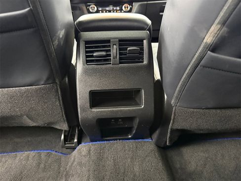 Used 2025 Mitsubishi Outlander SE image 30