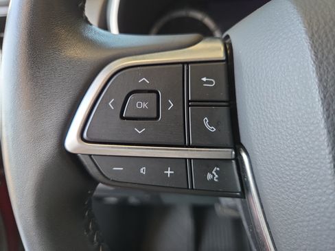 Used 2021 Toyota Highlander XLE AWD/4WD image 26