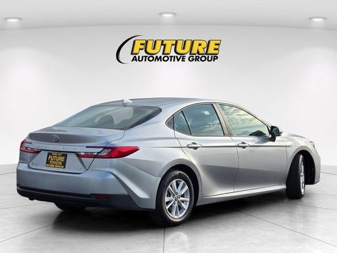 Used 2025 Toyota Camry LE FWD image 5