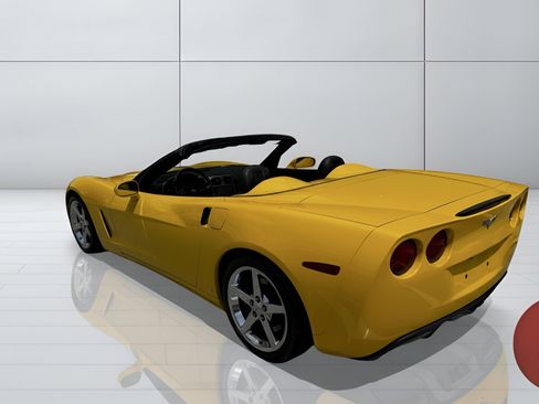 Used 2007 Chevrolet Corvette Convertible w/ Preferred Equipment Group RWD image 2