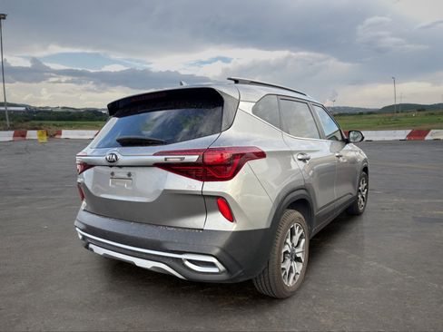 Certified 2021 Kia Seltos EX AWD/4WD image 3