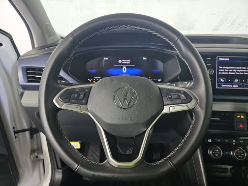 Used 2024 Volkswagen Taos SE image 12