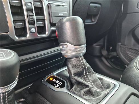 Used 2020 Jeep Wrangler Unlimited Sahara AWD/4WD image 12