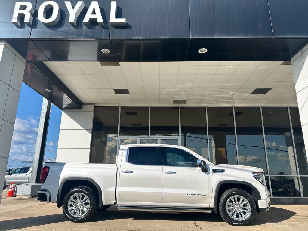 Used 2024 GMC Sierra 1500 Denali w/ Technology Package AWD/4WD image 1