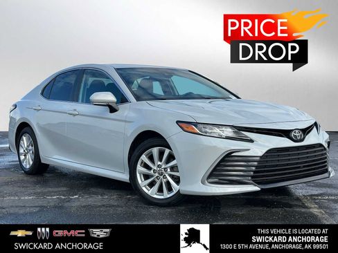 Used 2024 Toyota Camry LE image 1