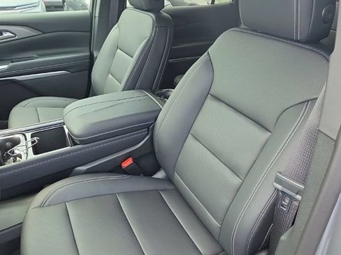 New 2026 Chevrolet Traverse LT w/ Driver Confidence Package FWD image 18