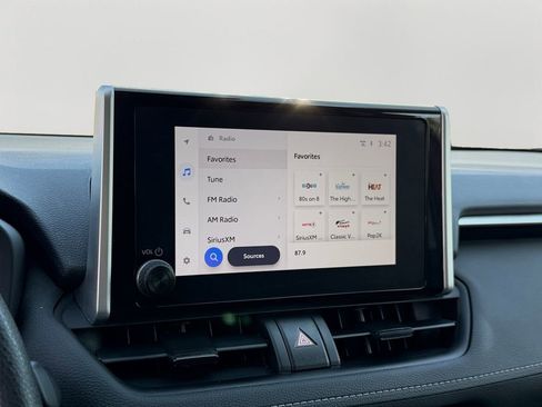 Used 2025 Toyota RAV4 LE image 18