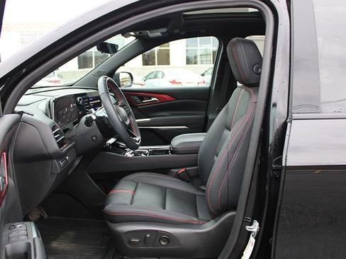 Used 2024 Chevrolet Traverse RS FWD image 13