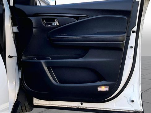 Used 2018 Honda Pilot Touring image 23