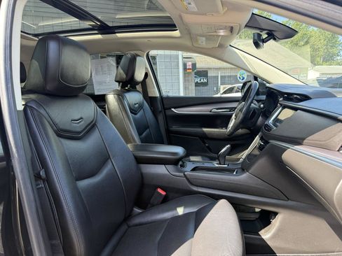 Used 2017 Cadillac XT5 Luxury w/ Driver Awareness Package FWD image 11