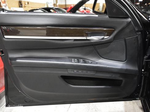 Used 2013 BMW 750i xDrive image 13