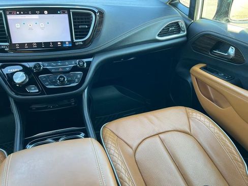 Used 2023 Chrysler Pacifica Pinnacle FWD image 35