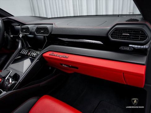 Used 2022 Lamborghini Urus AWD/4WD image 49