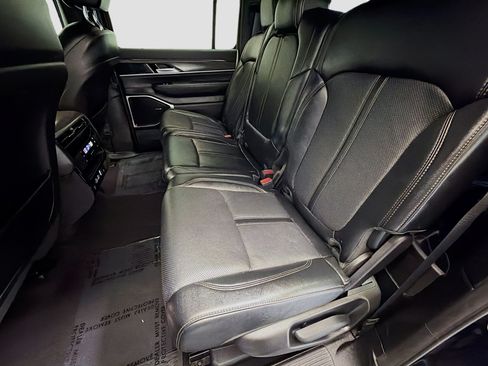 Used 2024 Jeep Wagoneer L Series III w/ Flexible Seating Group AWD/4WD image 13