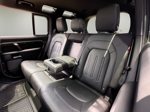Used 2023 Land Rover Defender 110 X AWD/4WD image 17
