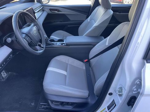 Used 2025 Toyota Camry SE image 29