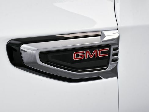 Used 2025 GMC Yukon Denali image 97