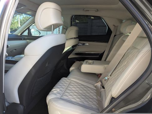 Used 2025 Genesis GV70 3.5T Sport w/ Sport Prestige Package image 15