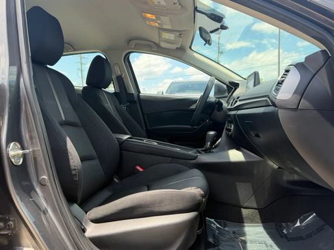 Used 2017 MAZDA MAZDA3 Sport w/ Preferred Equipment Package FWD image 18