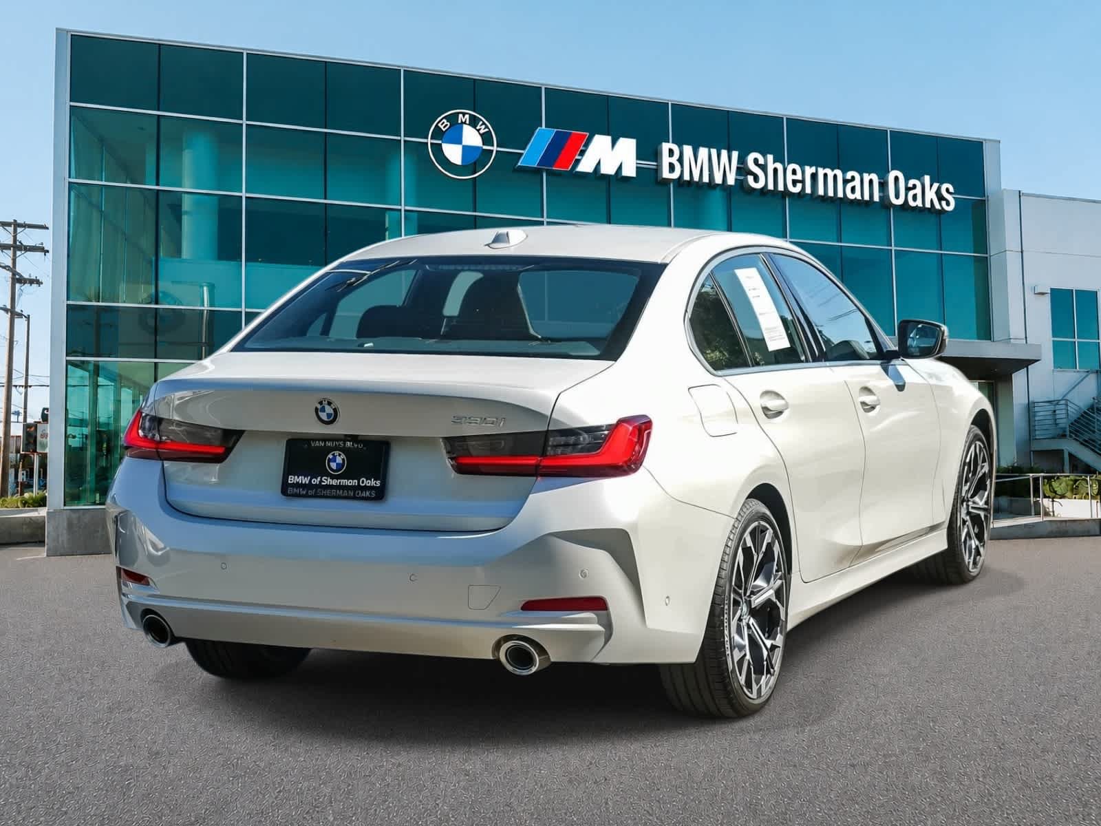 Used 2026 BMW 330i Sedan w/ Convenience Package RWD image 4