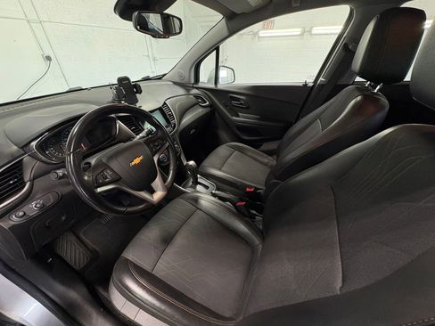 Used 2020 Chevrolet Trax LT w/ LT Convenience Package image 23